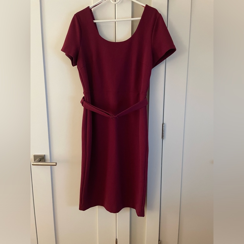 Boden short sleeve dress size 12 burgundy stretch fabric with belt
